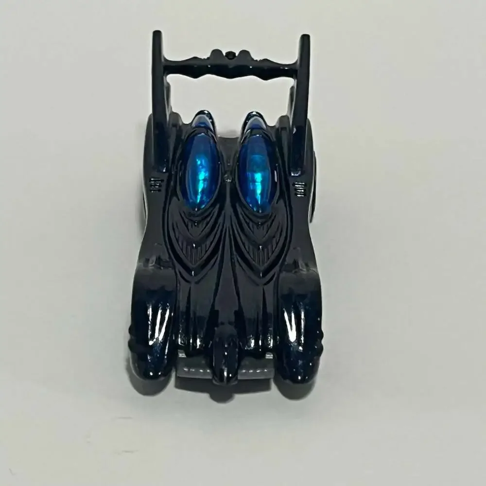 Hot Wheels Batmobile B3540 DC Comics 2004 Diecast Car